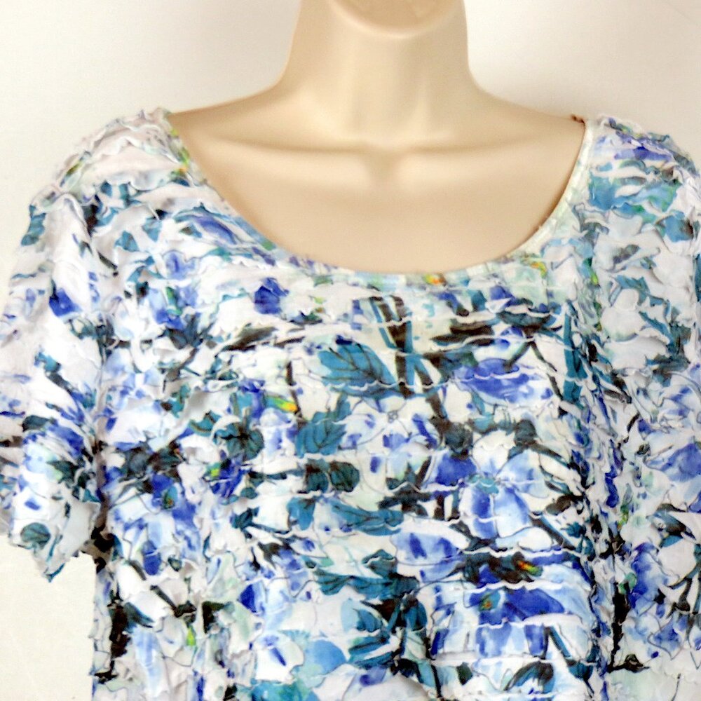 CATO Blue Floral Blouse Size XL Ruffled Tiered Scoop Neck Polyester-Spandex